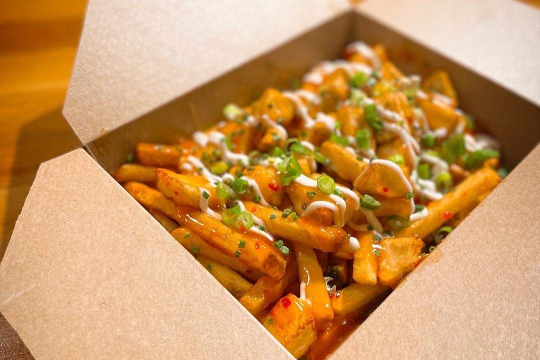 Places to eat in East Cambridgeshire - Forbidden burger. Close up photo of box of chips with spring onions and sweet chilli.