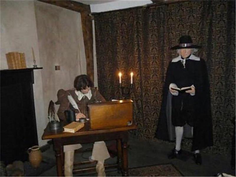 Things to do in East Cambridgeshire - Oliver Cromwell House Murder Mystery - two costumed mannequins in candlelit Tudor study